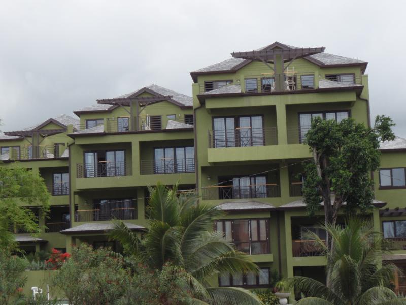 Crystal Cove Apts Complete 2009